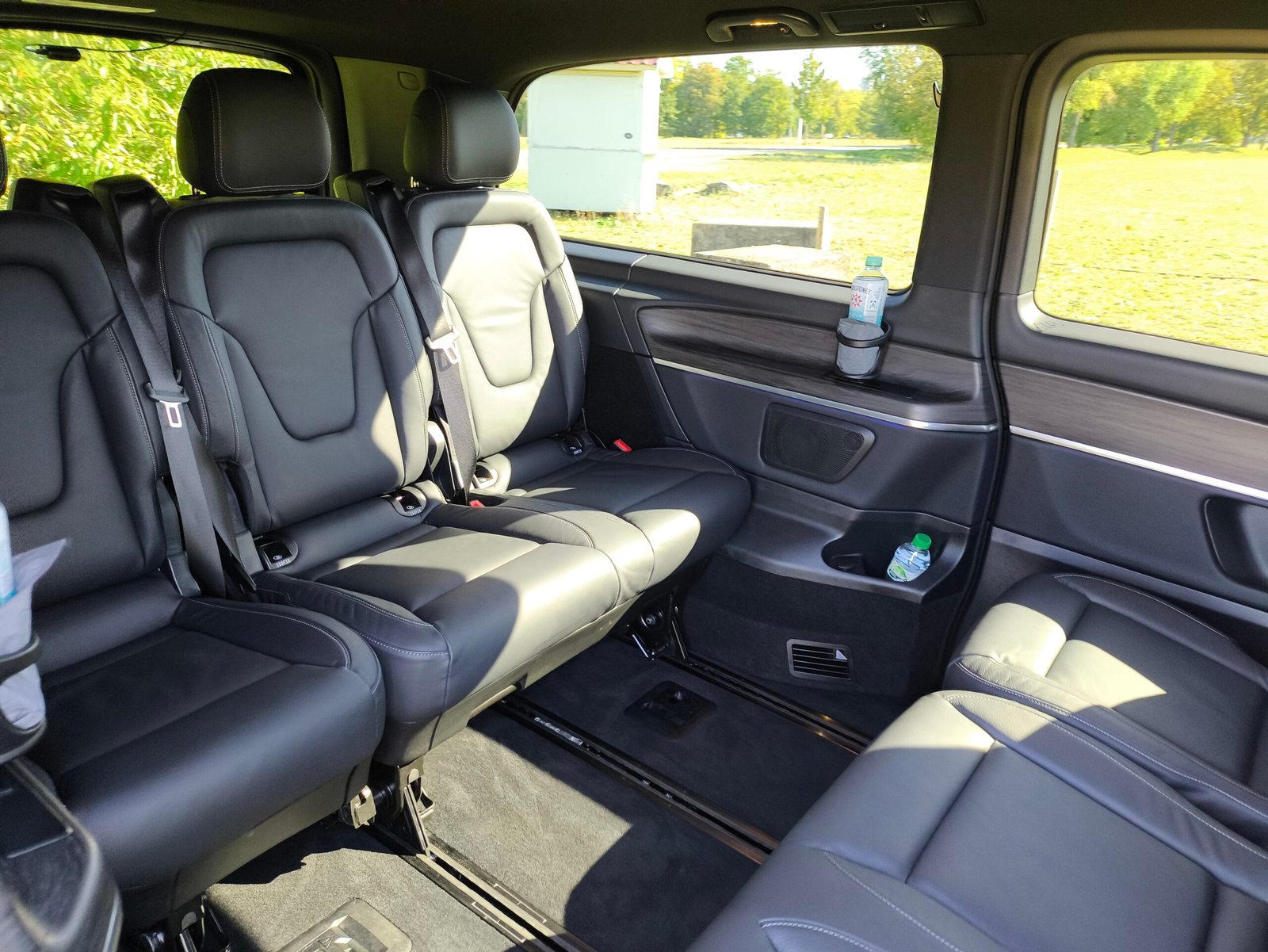 Innenraum einer Mercedes-Benz V-Klasse für Business Chauffeur- und Tagesbuchungen in Frankfurt
